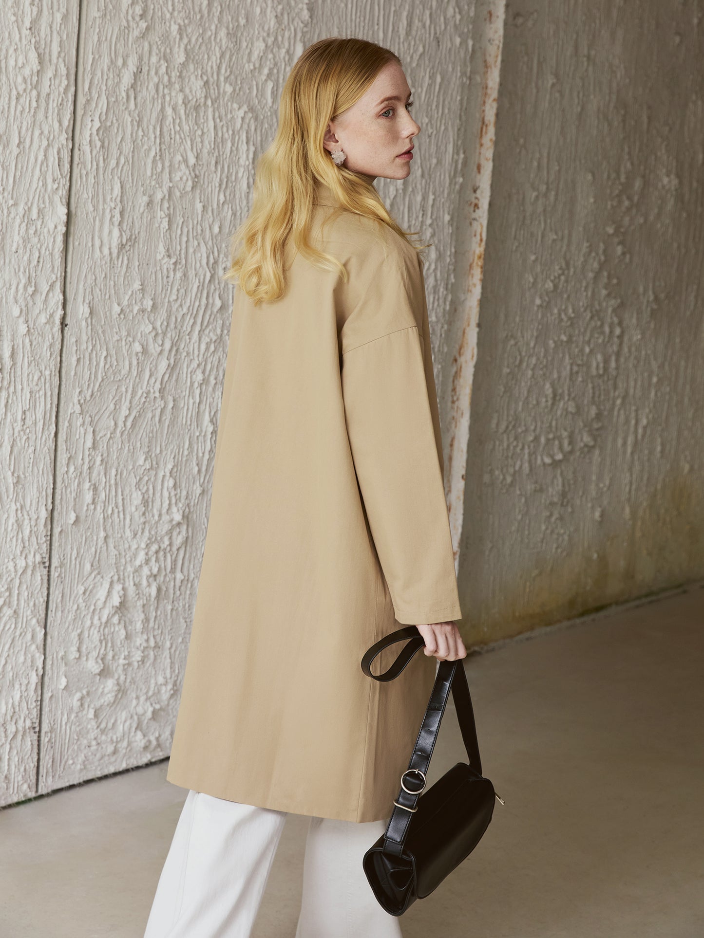 Single-Breasted, Relaxed Cocoon Fit, Mid-Length with Herringbone Lining (Dusk Beige) V030