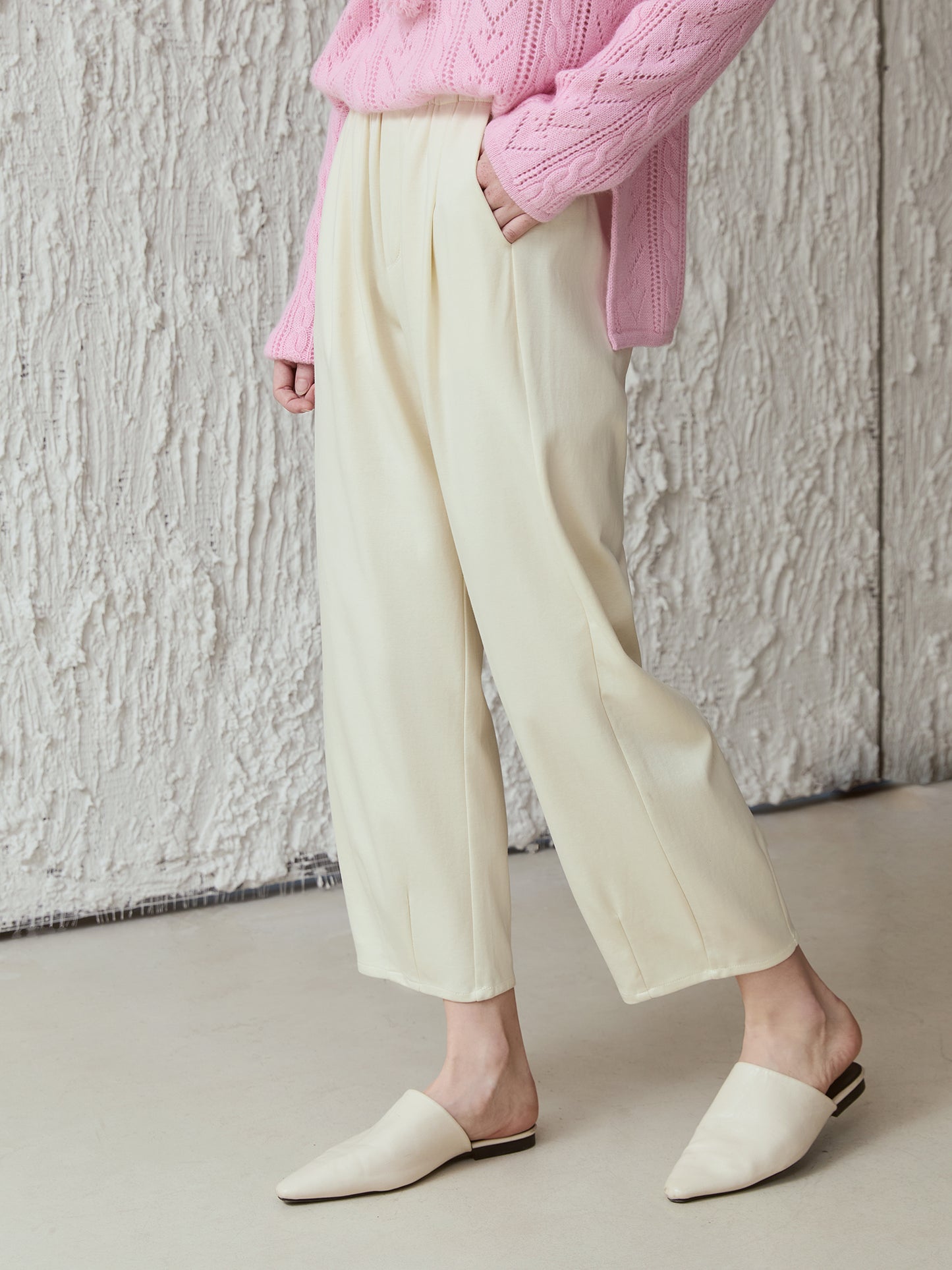 Oat-Cream Cotton Ankle Pants – Easy Pull-On Waist, Slimming Front Pleats V013