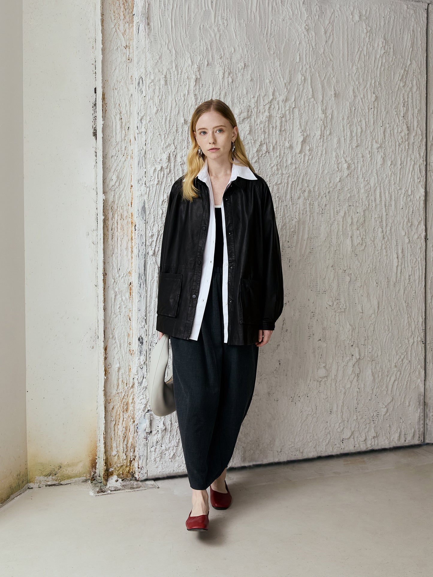 Women’s Oversized Lambskin Leather Jacket — Plant-Tanned, Snap Front, Patch Pockets (Ink Black) V022