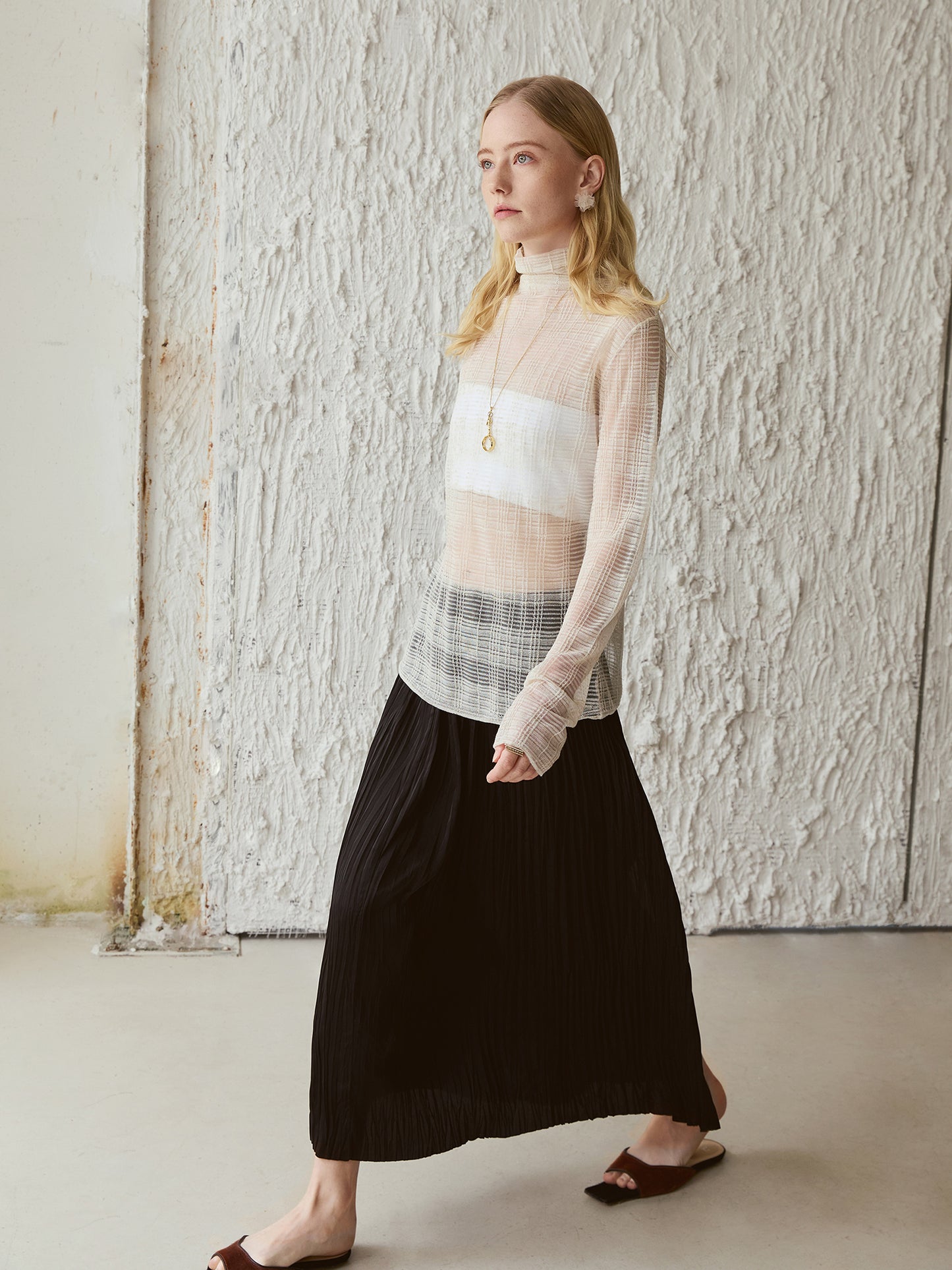 Crinkle Pleated Midi Skirt – High-Waist, Double-Layer, Paper-Crush Texture, Night Black V026