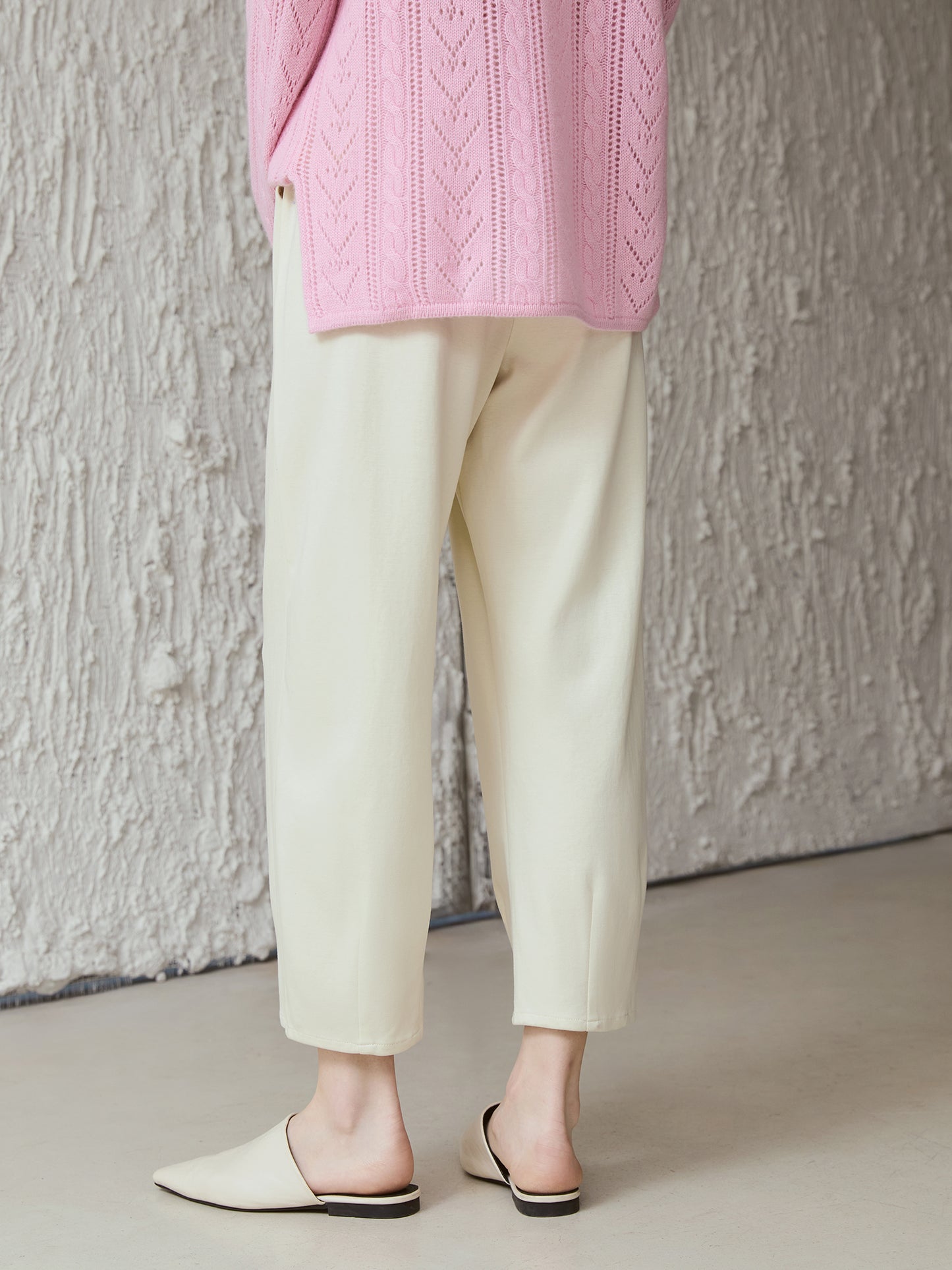 Oat-Cream Cotton Ankle Pants – Easy Pull-On Waist, Slimming Front Pleats V013